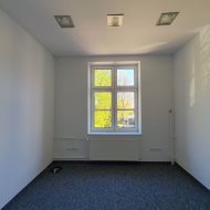  Powierzchnie biurowo-usługowe na I piętrze
