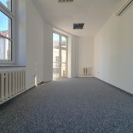  Powierzchnie biurowo-usługowe na I piętrze