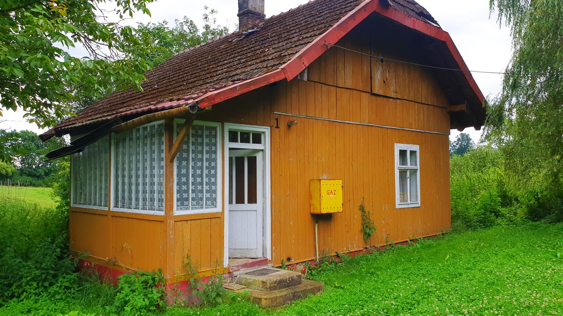 Drewniany dom na działce 25a - Postołów