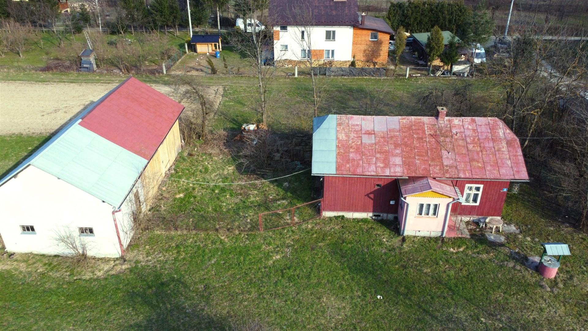 Drewniany dom na działce 53a - Nowosielce