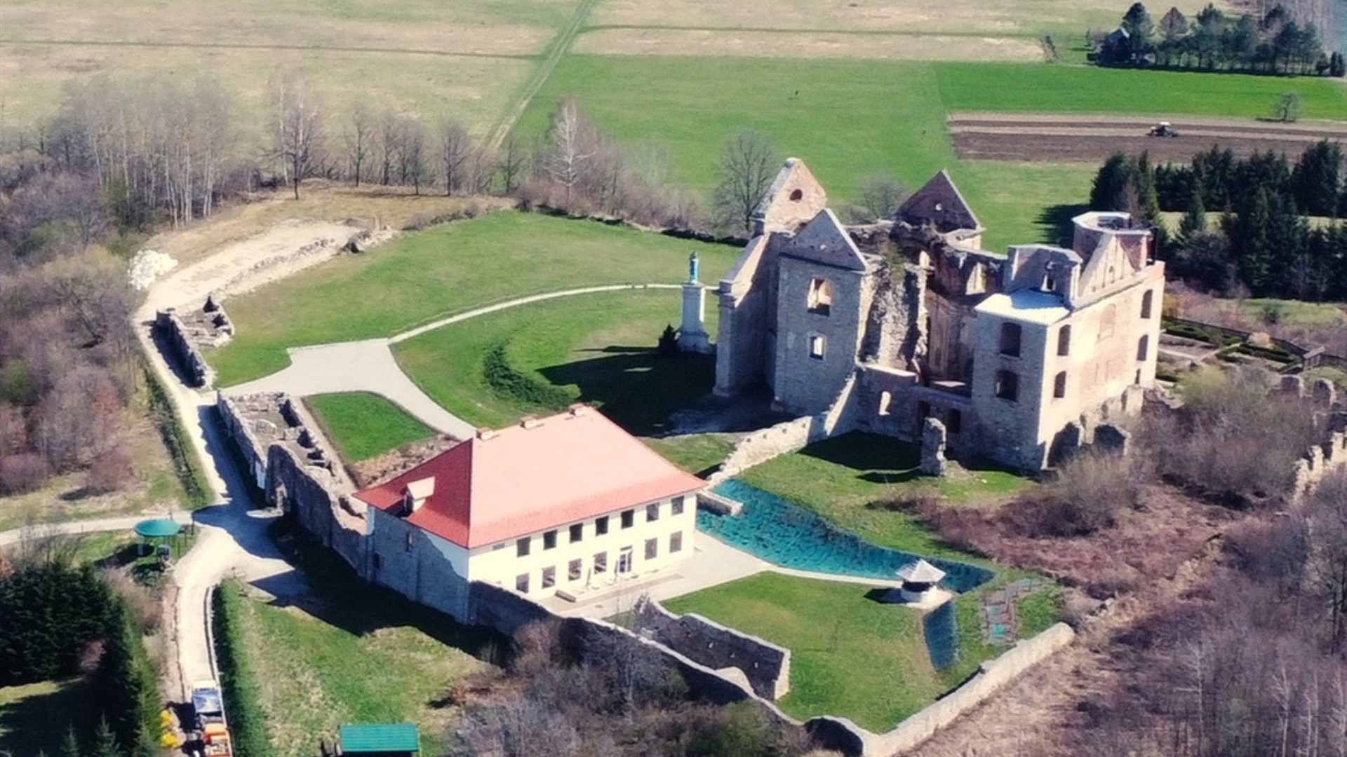 Atrakcyjna działka w pobliżu Klasztoru w Zagórzu