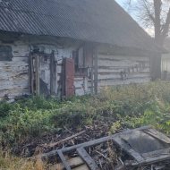 Dom drewniany na działce o powierzchni 34a