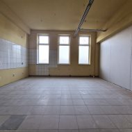 Lokal 65 m2 na parterze, dwa miejsca postojowe