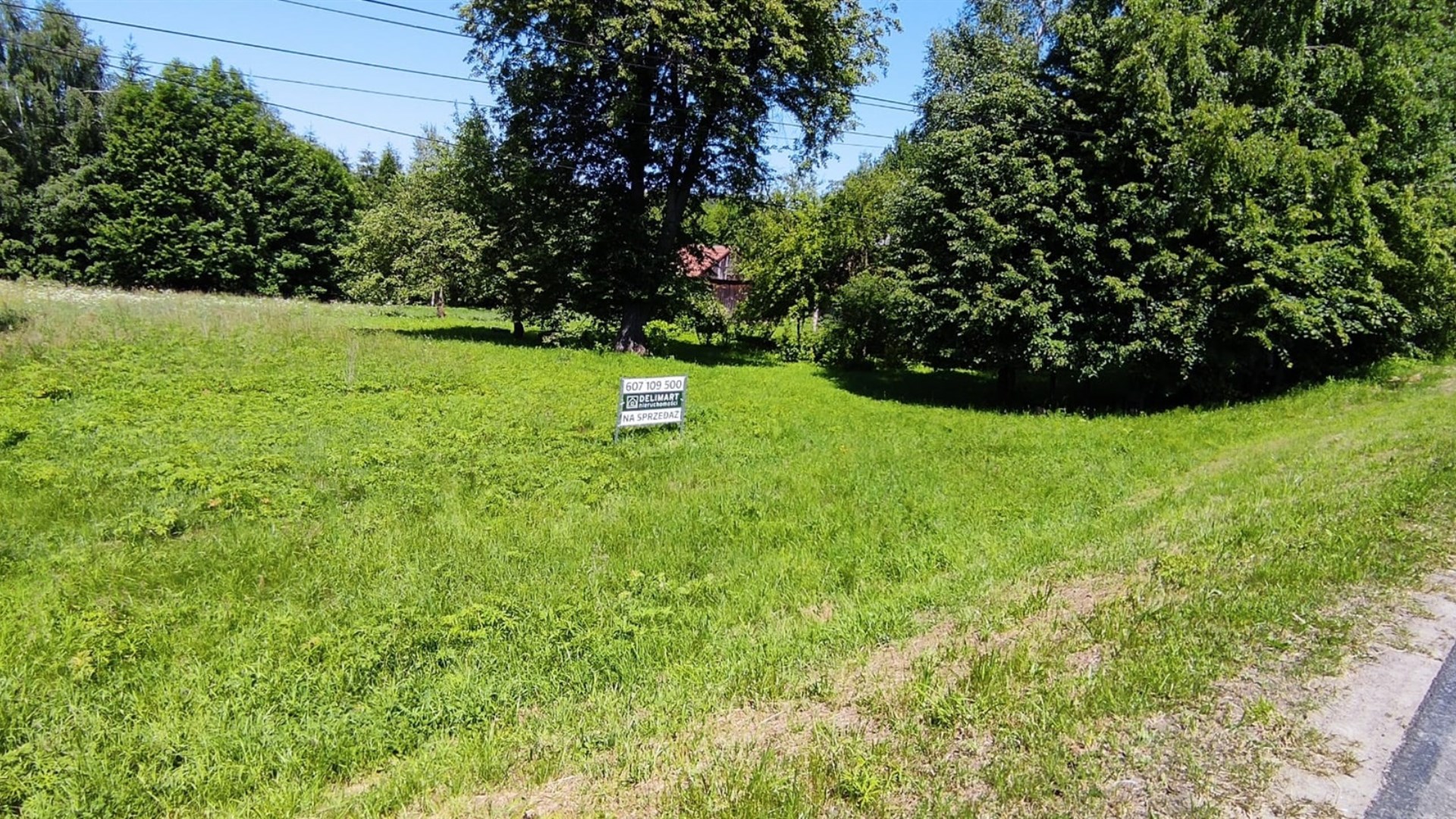 Działka budowlana z pełnym uzbrojeniem