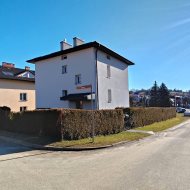 Ciekawy dom w super lokalizacji. 